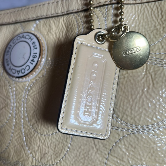 Coach patent leather (full grain cowhide) tote Rare EUC - Picture 8 of 16